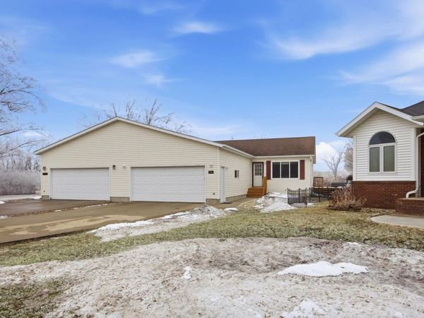 536 10th Avenue N, Casselton, ND 58012