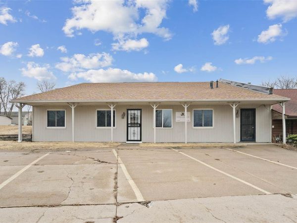 2460 10th st, Coralville, IA 52241