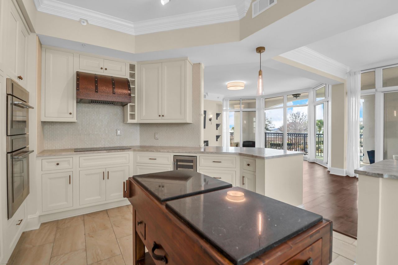 222 S Plaza Court Photo 15