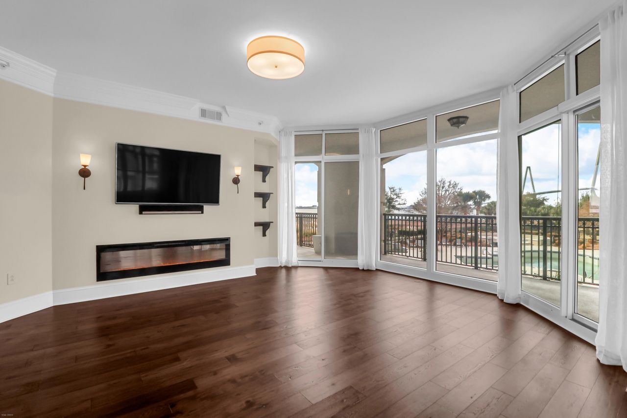 222 S Plaza Court Photo 5