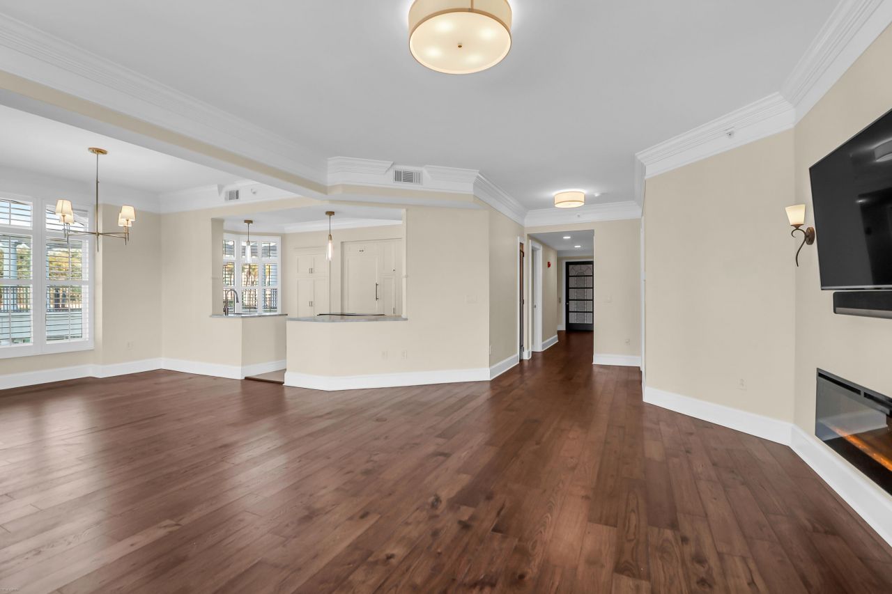 222 S Plaza Court Photo 6