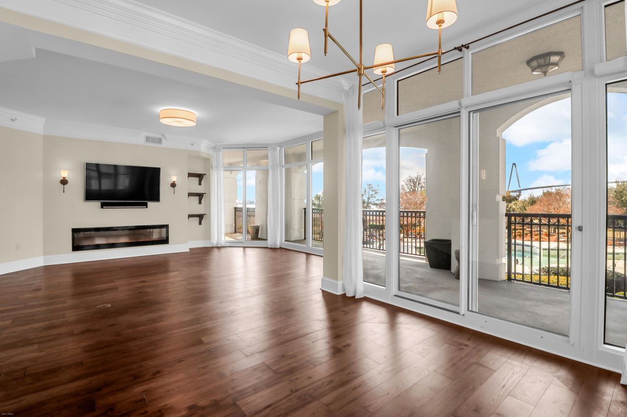 222 S Plaza Court Photo 8