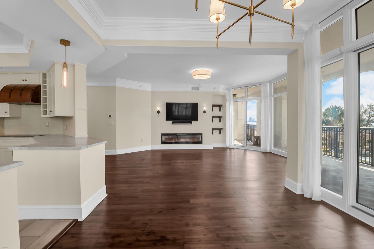 222 S Plaza Court Photo 9