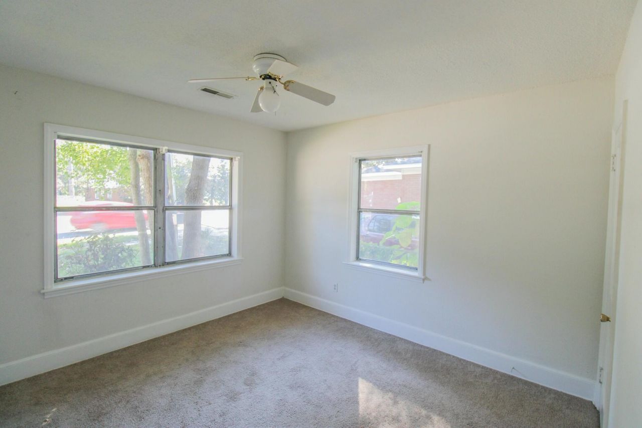 2104 Maybank Highway Photo 10