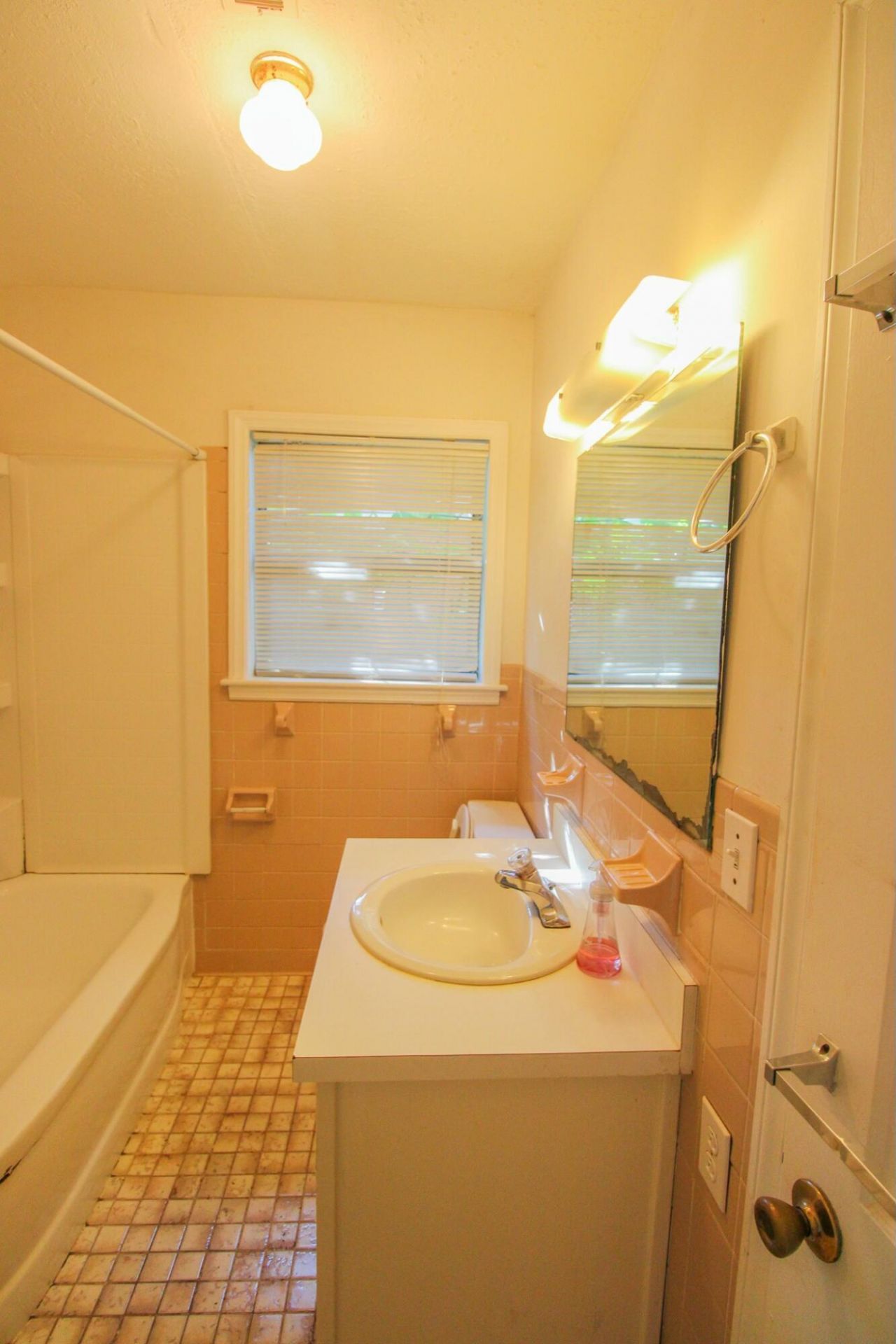 2104 Maybank Highway Photo 11