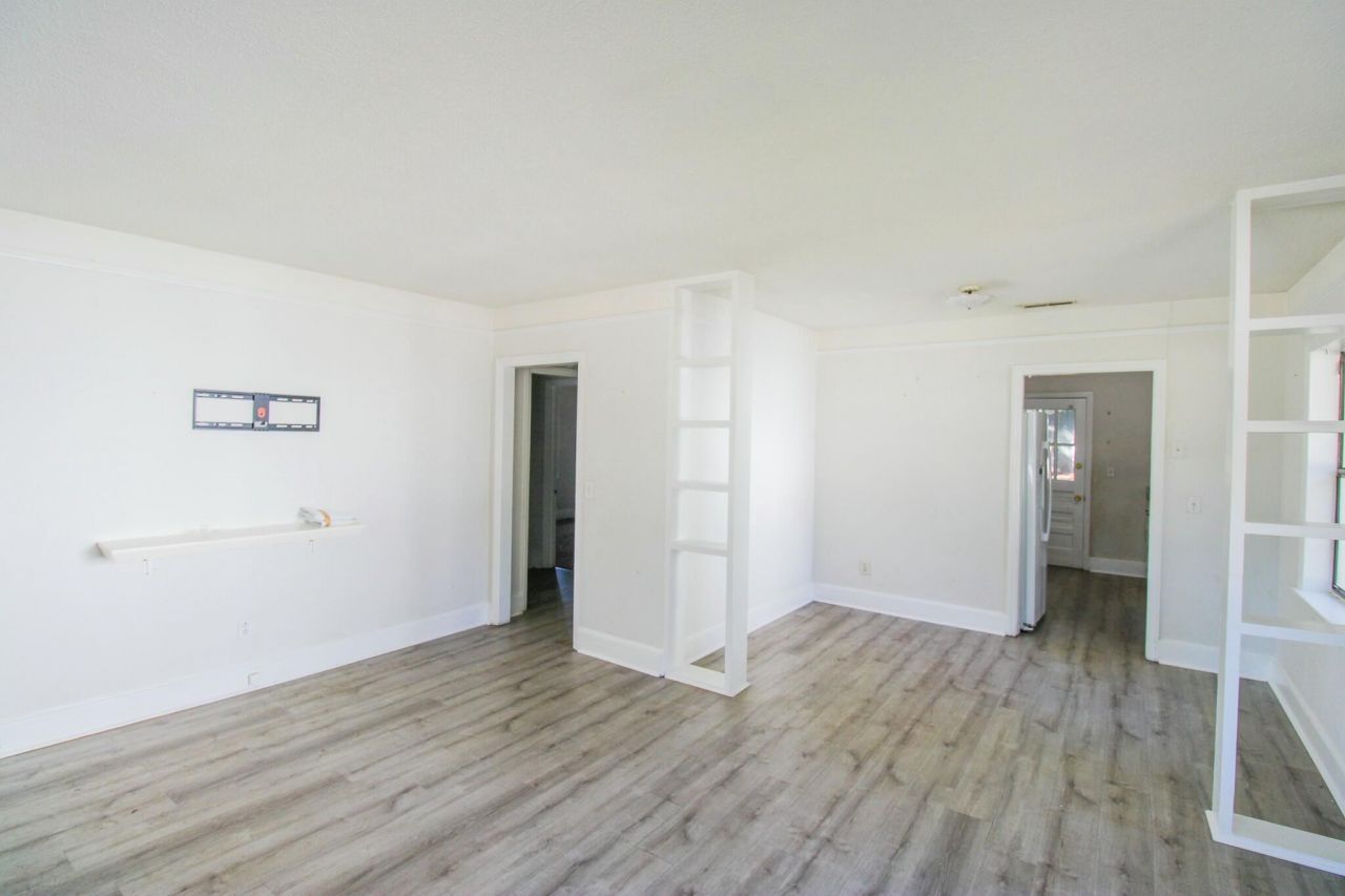 2104 Maybank Highway Photo 5