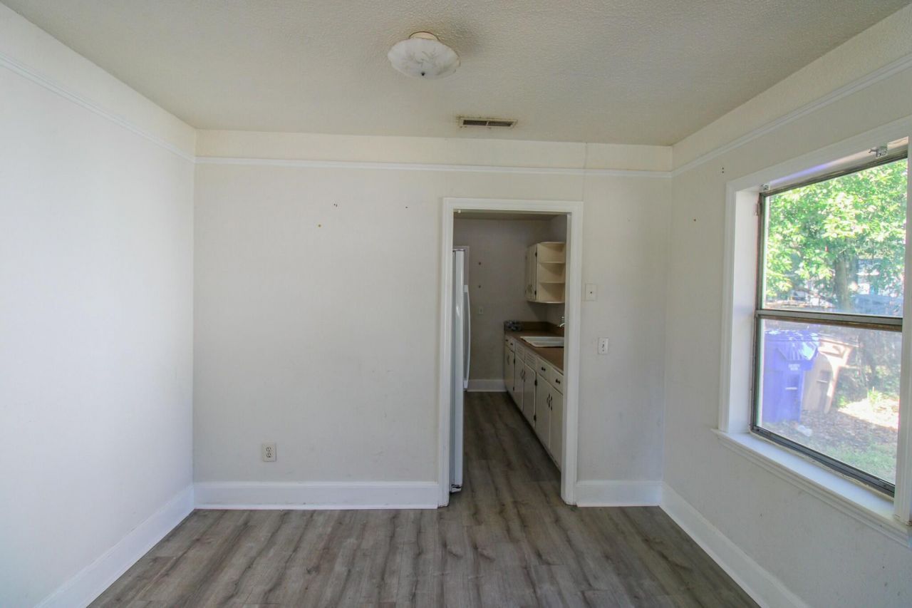 2104 Maybank Highway Photo 6