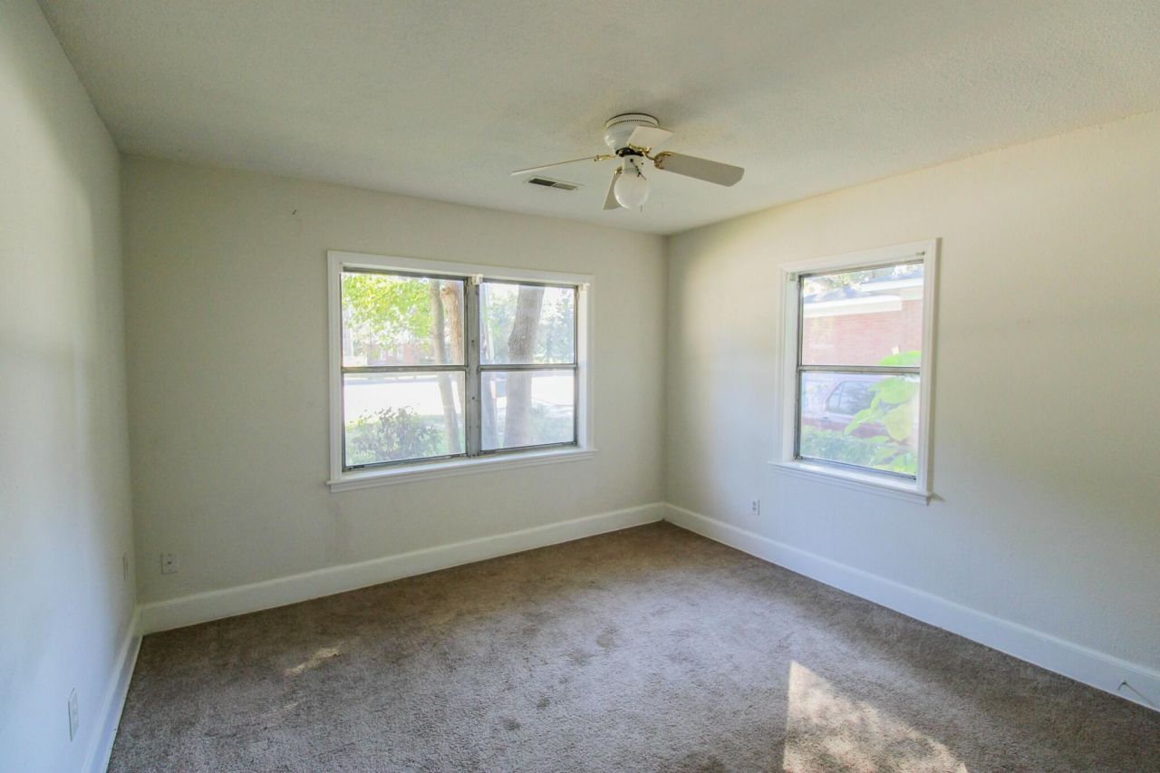 2104 Maybank Highway Photo 9