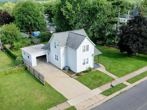 1713 5th Street N, Clinton, IA 52732