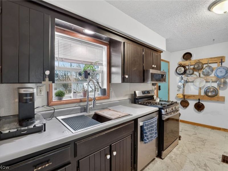 1528 22nd Street NE, Canton, OH 44714 Photo 4