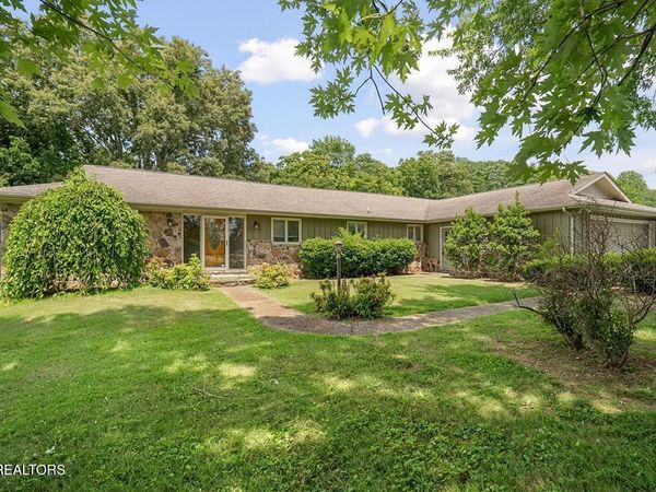 242 OAKLAND Drive, Sparta, TN 38583