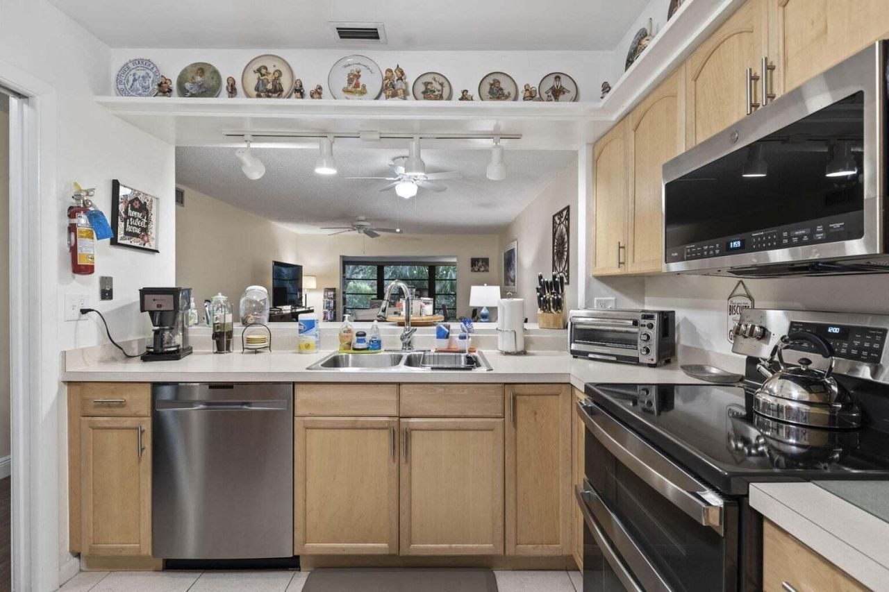 2302 Sunrise Boulevard, Unit 206, Fort Pierce, FL 34982 Photo