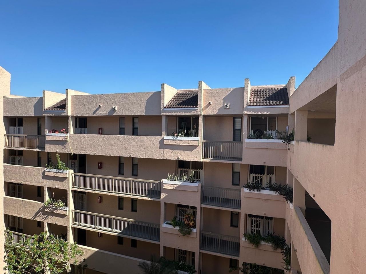 6800 Cypress Road, Unit 514, Plantation, FL 33317 Photo