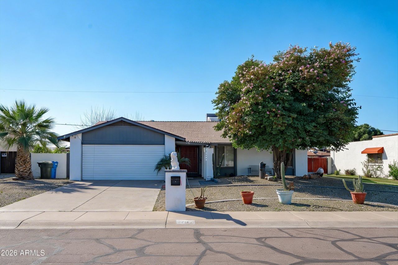 2143 W Eugie Avenue, Phoenix, AZ 85029 Main Photo