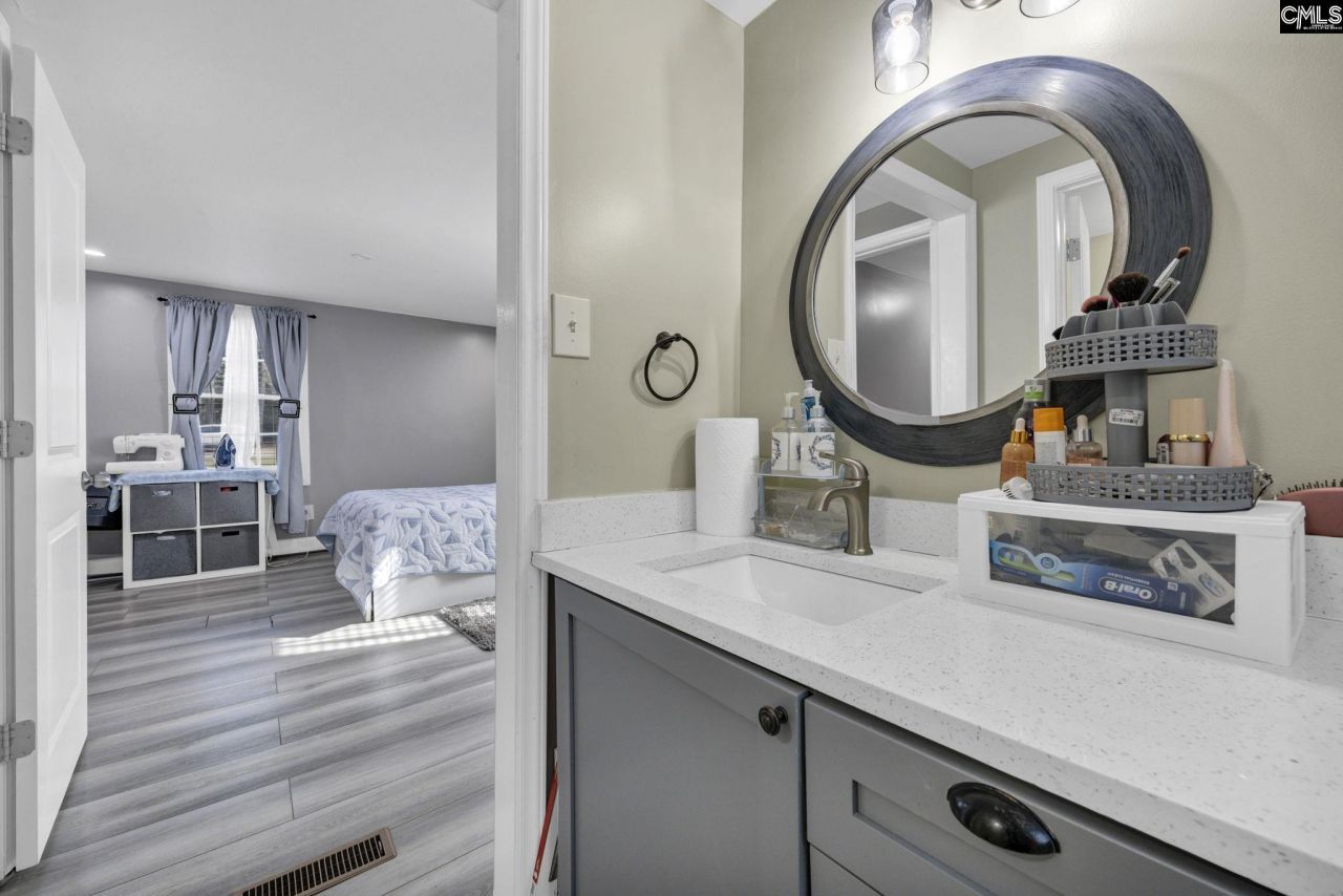 200 Robin Road Photo 24