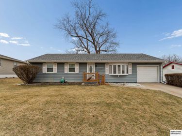 1227 Sunset Drive, Bellevue, NE 68005