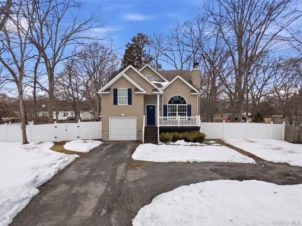 131 Forrest Avenue , Shirley, NY 11967