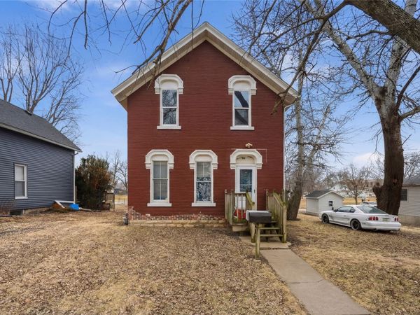 209 W Carroll Street , Anamosa, IA 52205