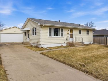 3422 Dennis Drive NW, Cedar Rapids, IA 52405