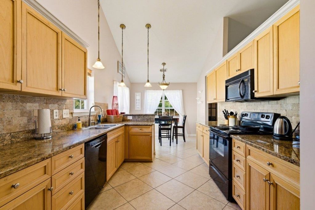 409 Harbour Reef Dr. Photo 14