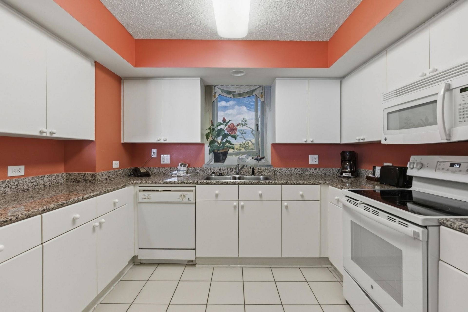 8560 Queensway Blvd. Photo 10