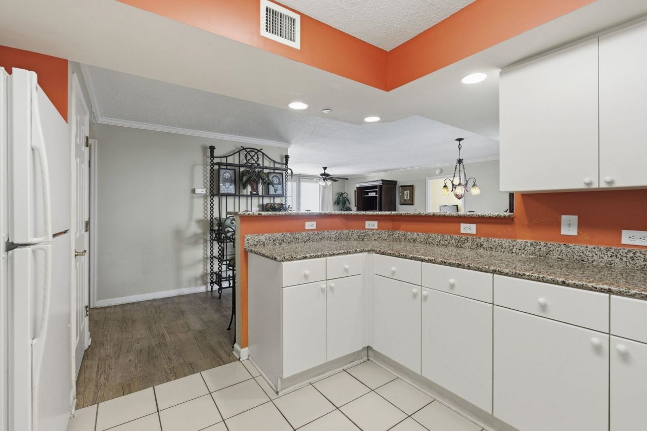 8560 Queensway Blvd. Photo 13