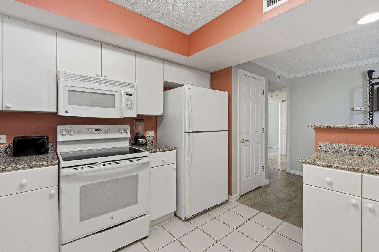 8560 Queensway Blvd. Photo 14