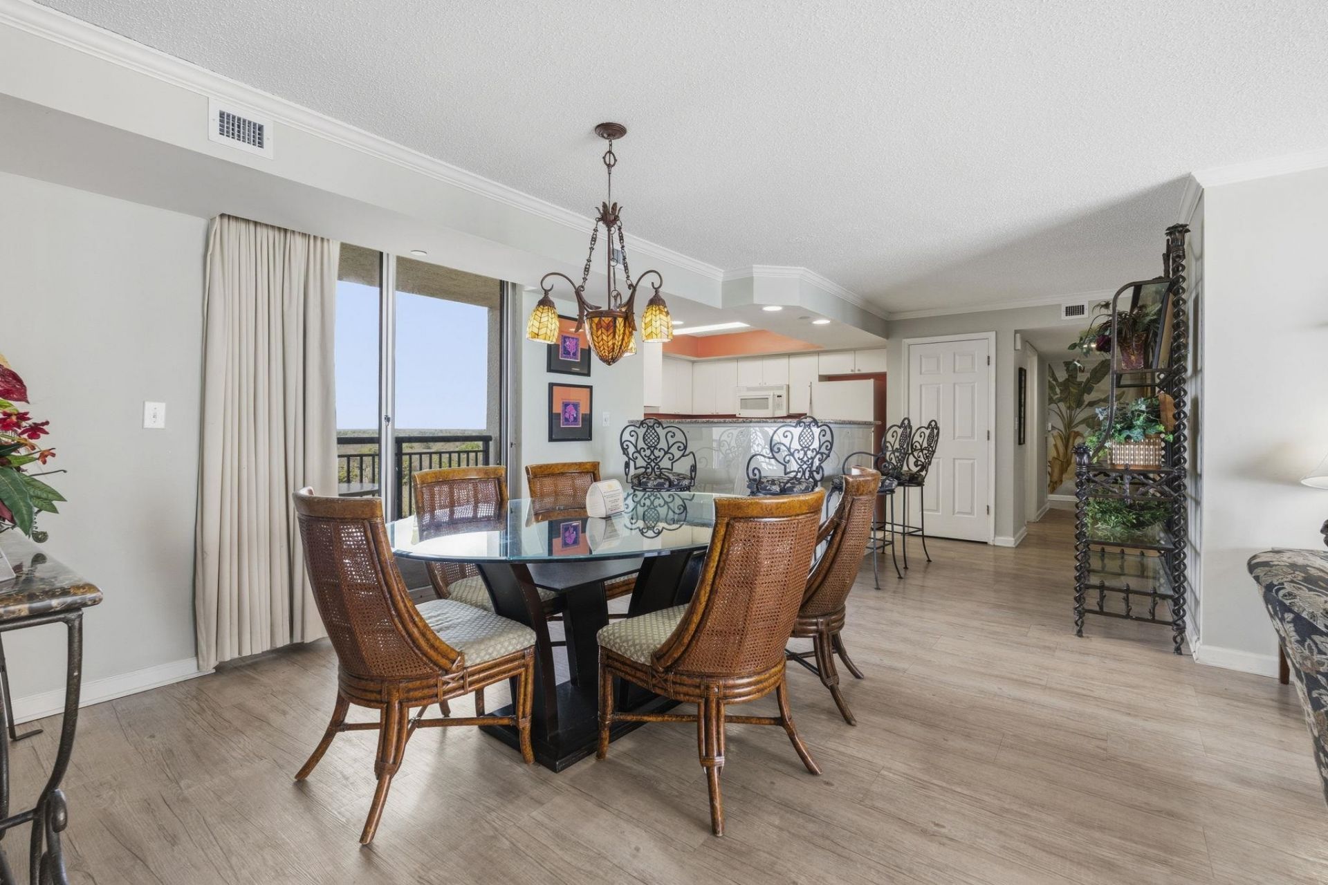 8560 Queensway Blvd. Photo 15