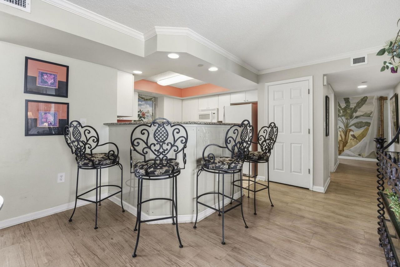 8560 Queensway Blvd. Photo 15