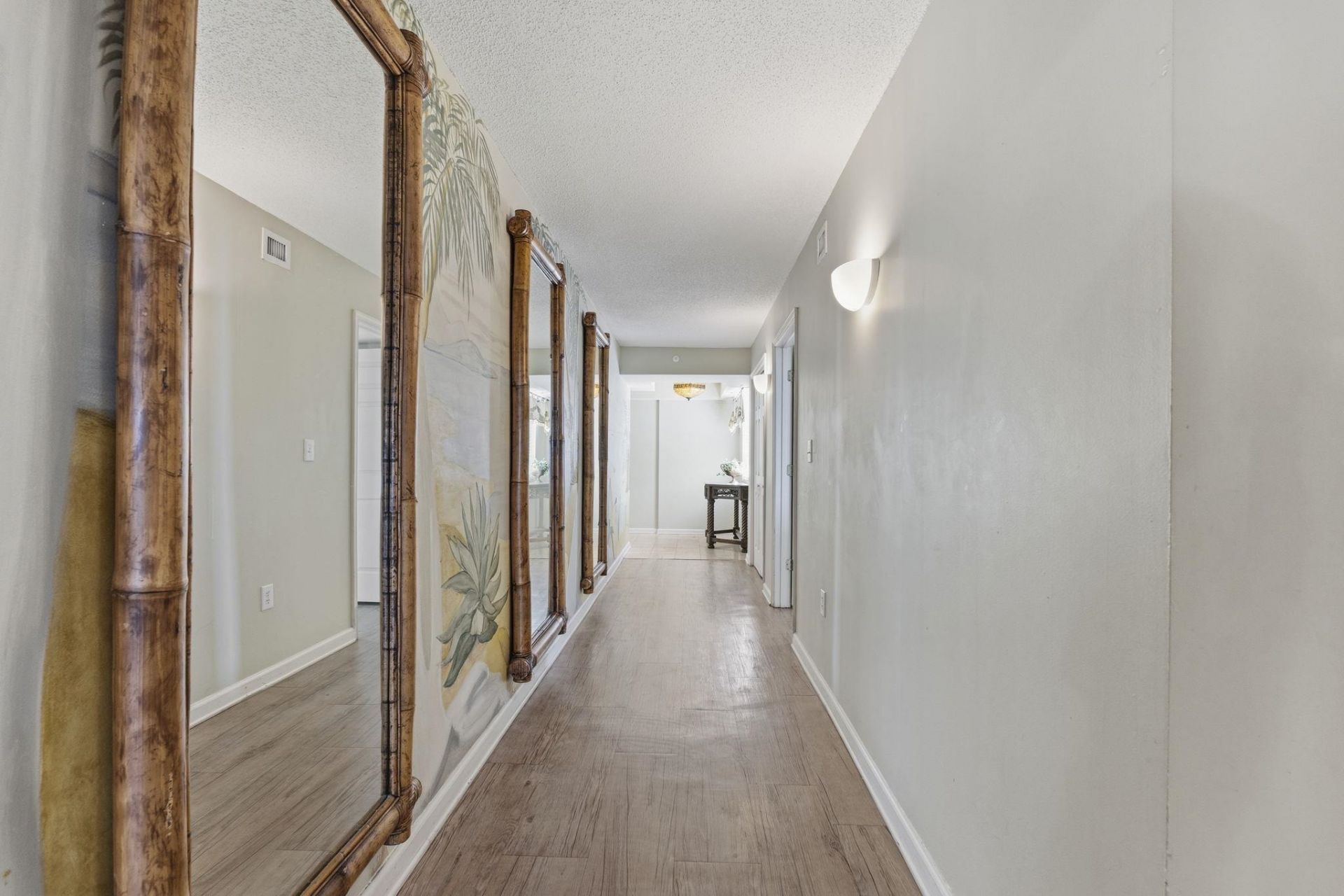 8560 Queensway Blvd. Photo 16
