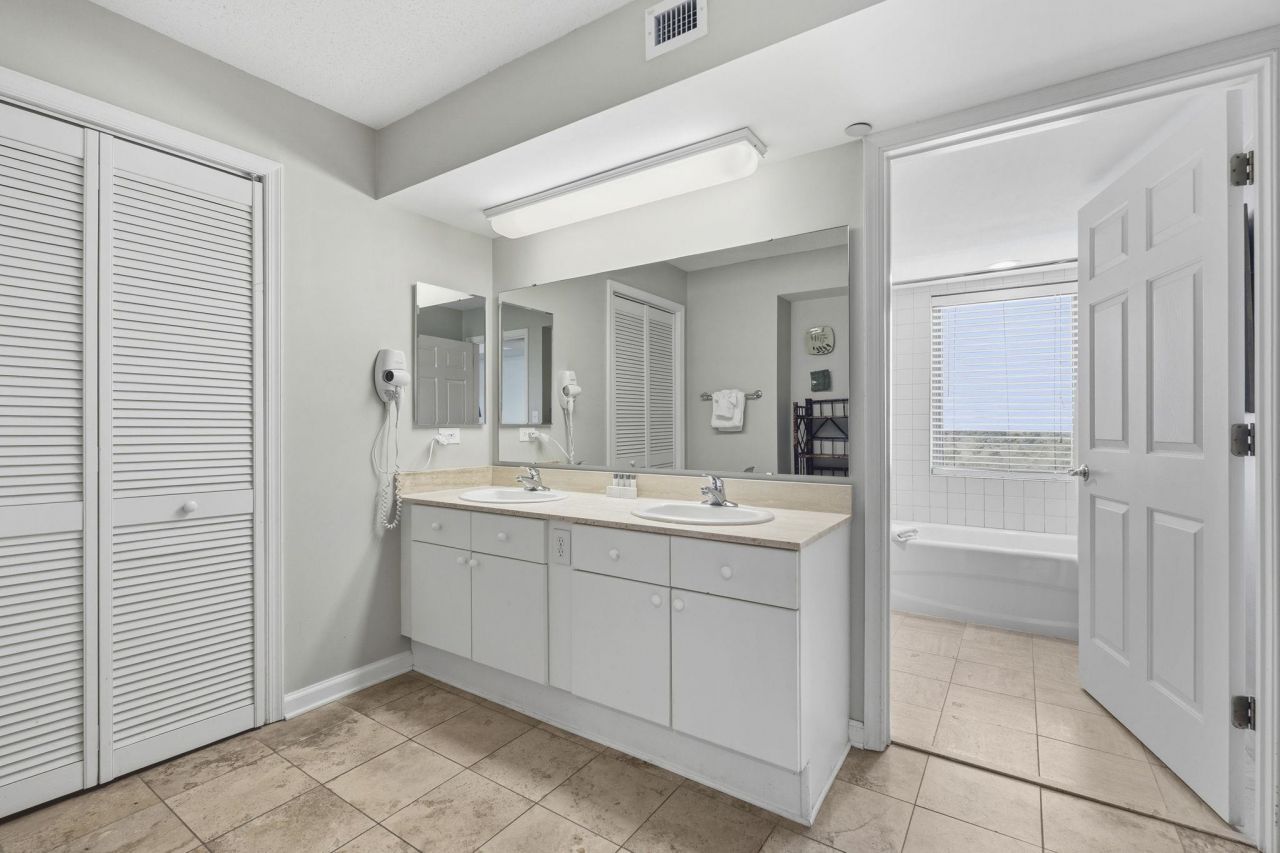 8560 Queensway Blvd. Photo 27