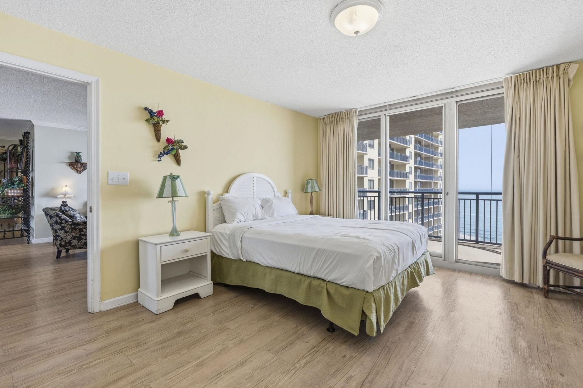 8560 Queensway Blvd. Photo 31