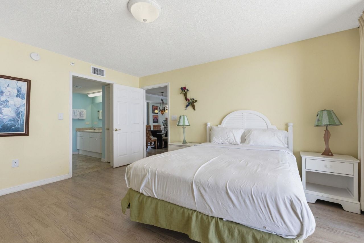 8560 Queensway Blvd. Photo 32