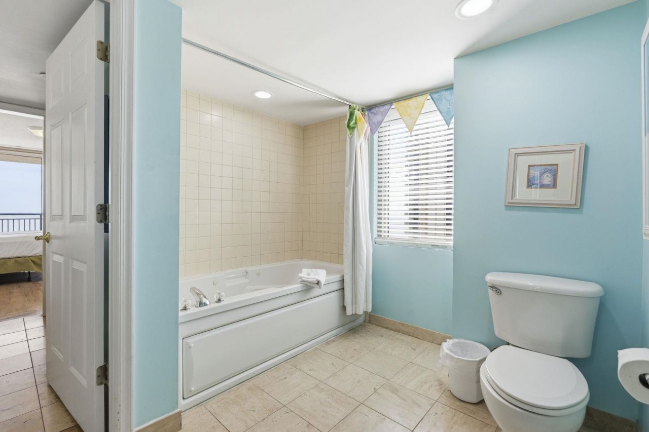 8560 Queensway Blvd. Photo 35