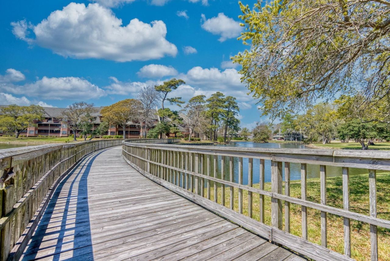 8560 Queensway Blvd. Photo 43