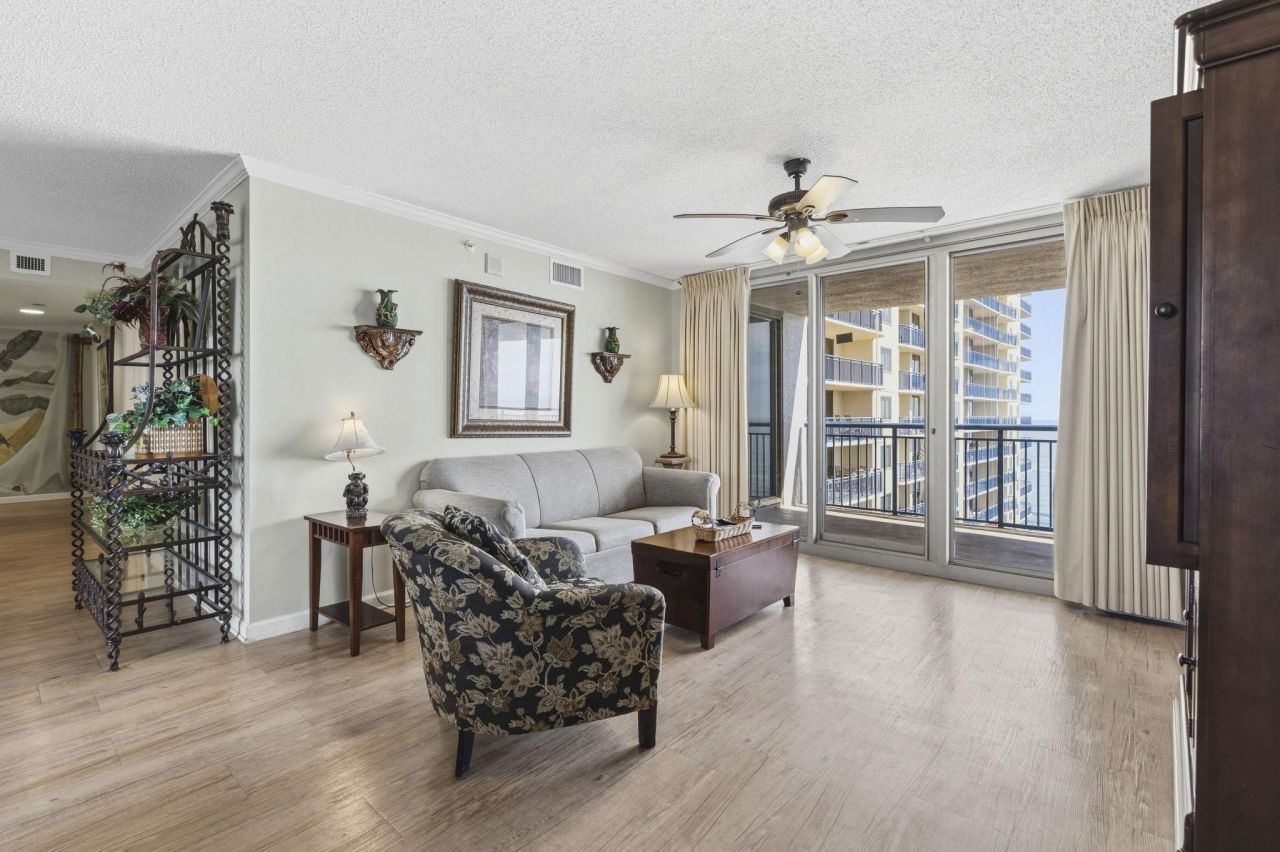 8560 Queensway Blvd. Photo 6