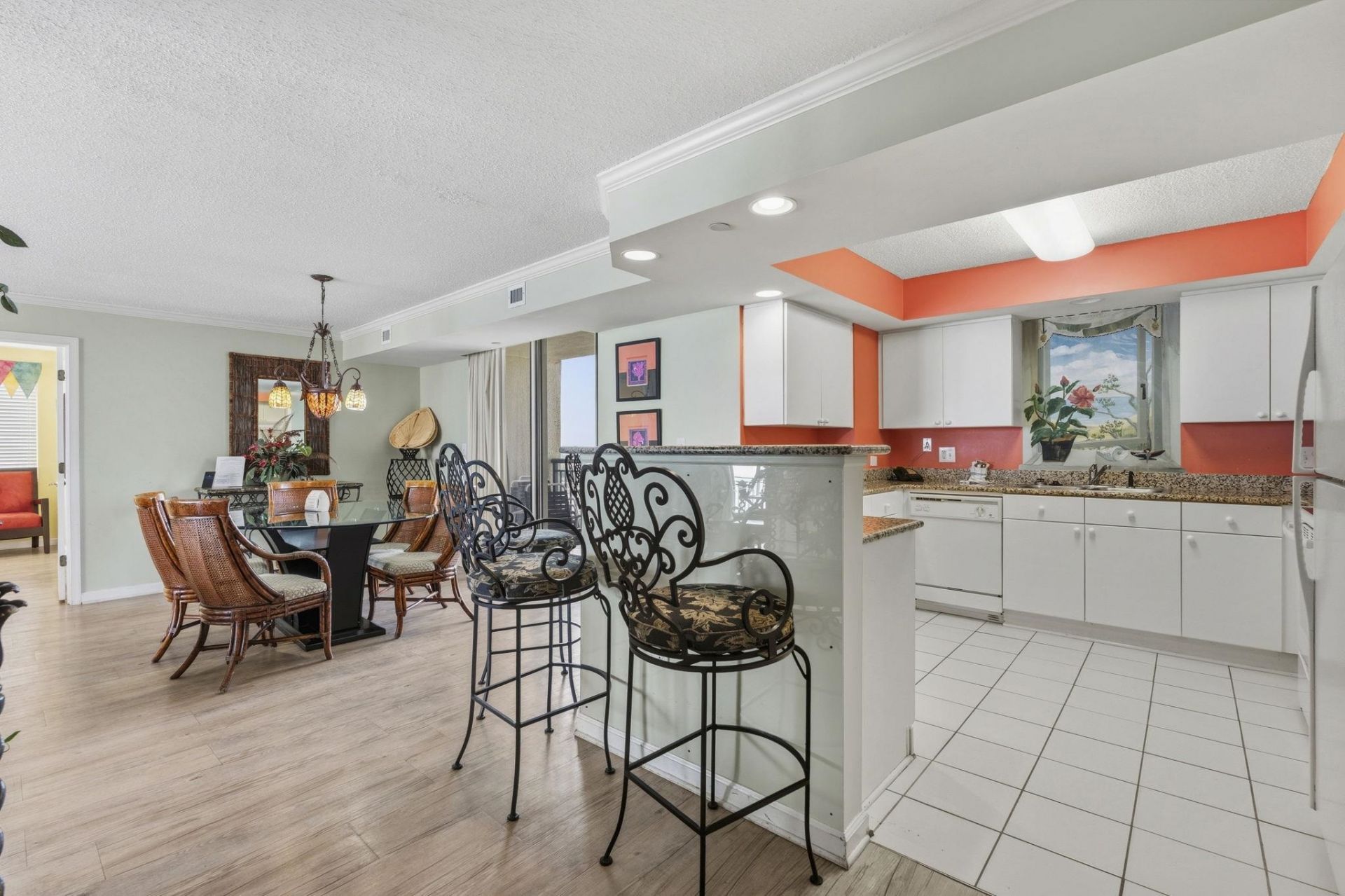 8560 Queensway Blvd. Photo 9