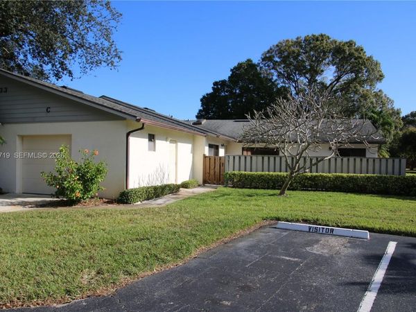 1433 Captains Walk , Unit 18, Fort Pierce, FL 34950