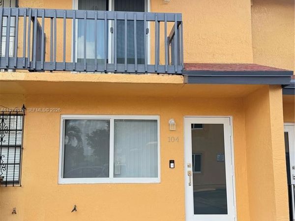 2201 W 52nd St , Unit 104, Hialeah, FL 33016