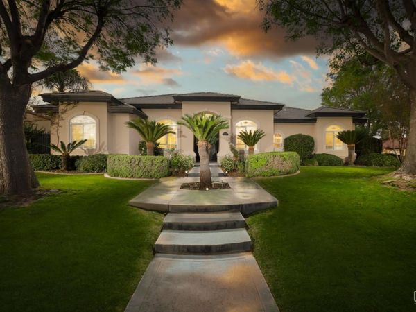 12700 Thornwood Drive, Bakersfield, CA 93311