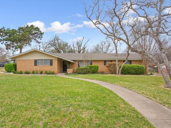 416 Whitehall Drive , Woodway, TX 76712
