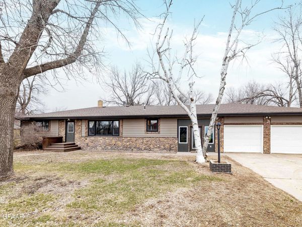 14 PACIFIC Avenue, Thompson, ND 58278