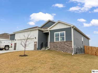 6422 Harvest Drive , Papillion, NE 68133
