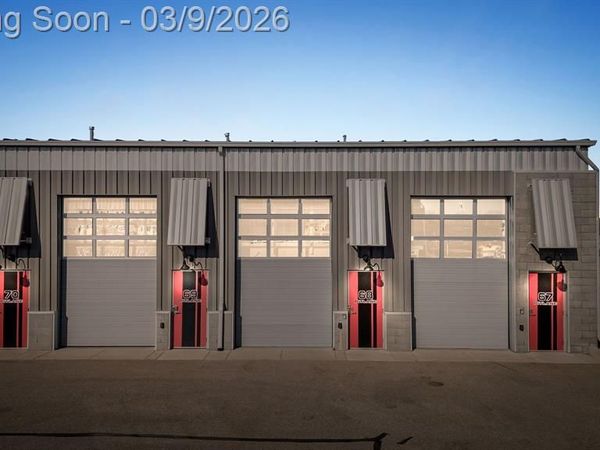 68 PIT Lane, Pontiac, MI 48341