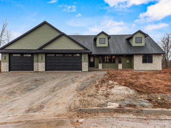 2984 CREEKWOOD DRIVE, Green Bay, WI 54311