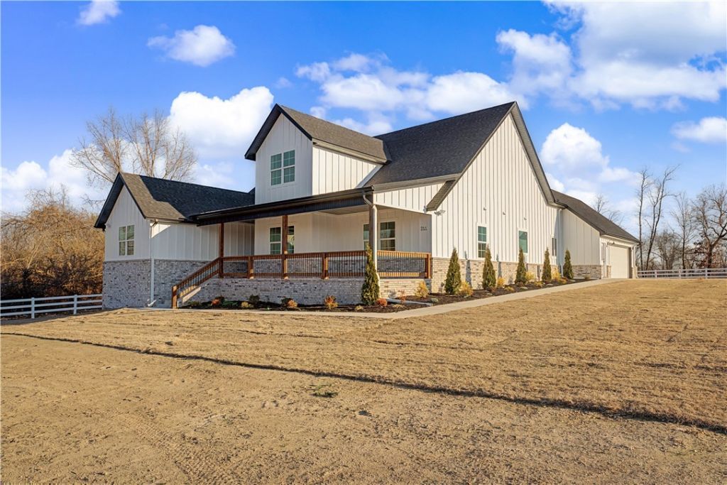 711 Evening Star Road, Bentonville, AR 72713 Main Photo