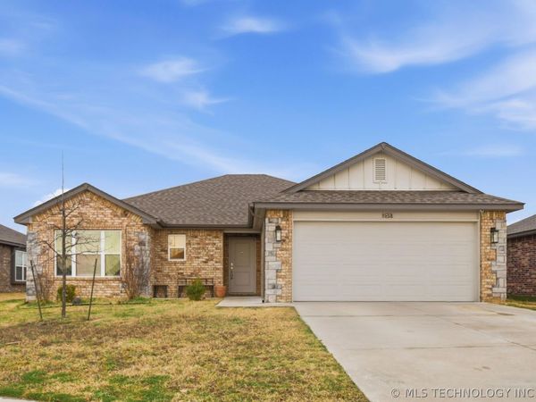 13421 N 132nd East Avenue , Collinsville, OK 74021