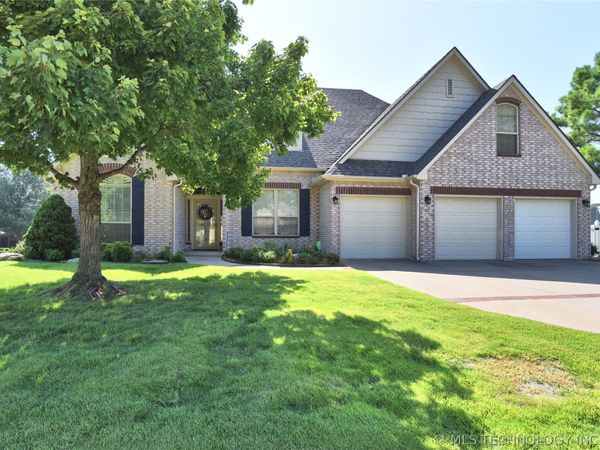 7529 E Galveston Street, Broken Arrow, OK 74014