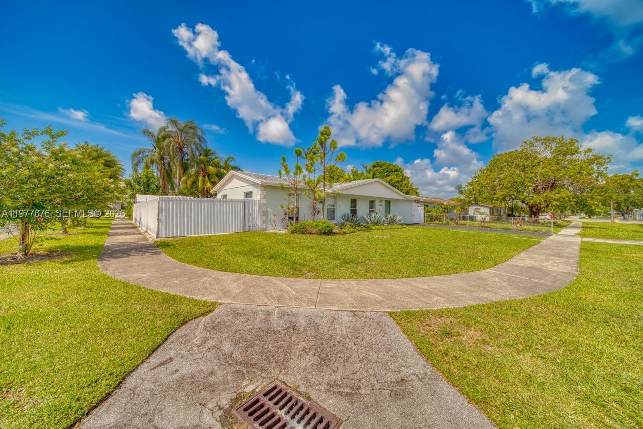 9104 SW 180th St , Palmetto Bay, FL 33157 Photo