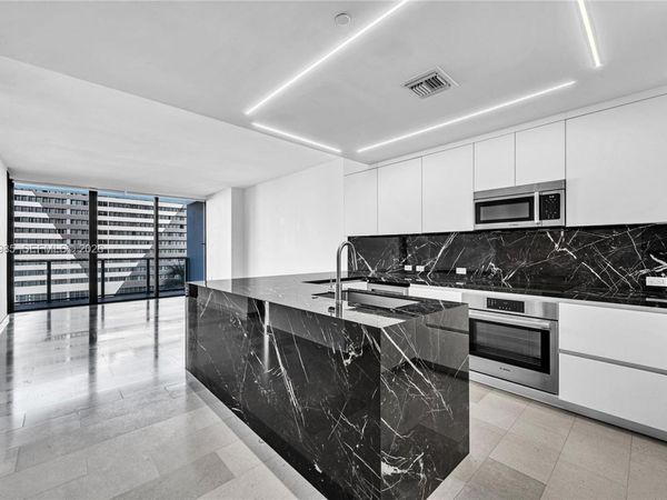 88 SW 7th St , Unit 806, Miami, FL 33130